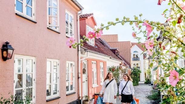 Venniner på shopping i Aalborg i Danmark