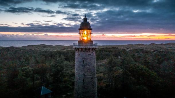 Lodbjerg Fyr i solnedgang