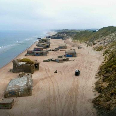 Met jeep op strand Noord-Jutland