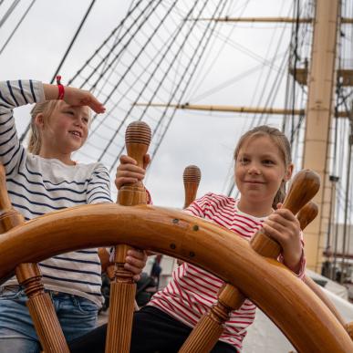 Children on a boat, Fregatten Jylland