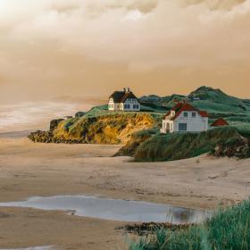 Hus på stranden ved Løkken i Nordjylland