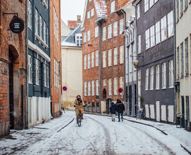 syklister is snøen i gatene i København på vinteren
